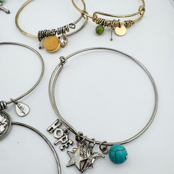 Vintage Charm Bracelets 12 Pieces - Silver Tone & Gold Tone Adjustable Bracelets - Picture 7 of 11